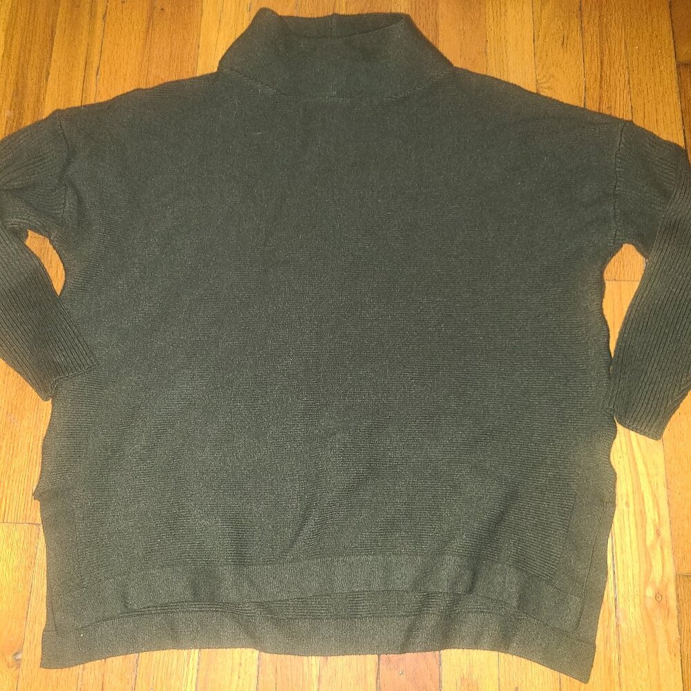 Lillusory oversized sweater size Medium